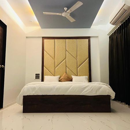 Hotel New City Light Surat Exterior foto